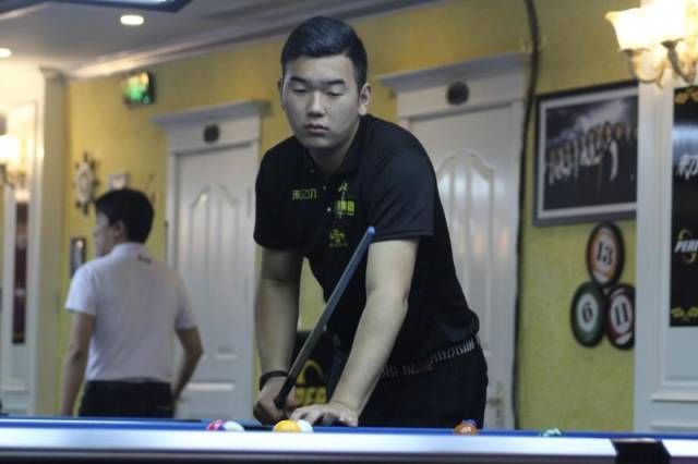 阵容选择受 阵容选择受