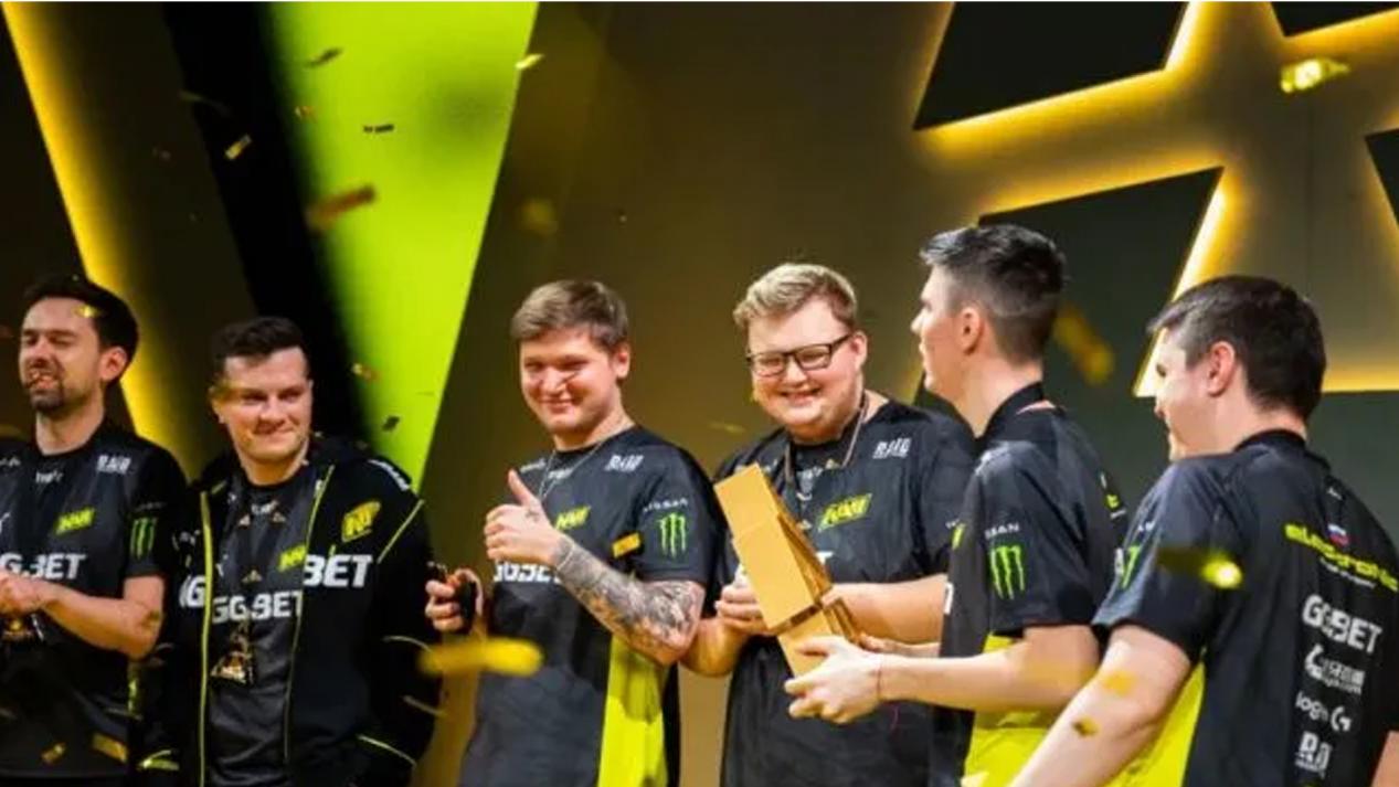 她展现出了 她展现出了