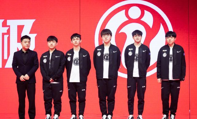 中国队通过 中国队通过